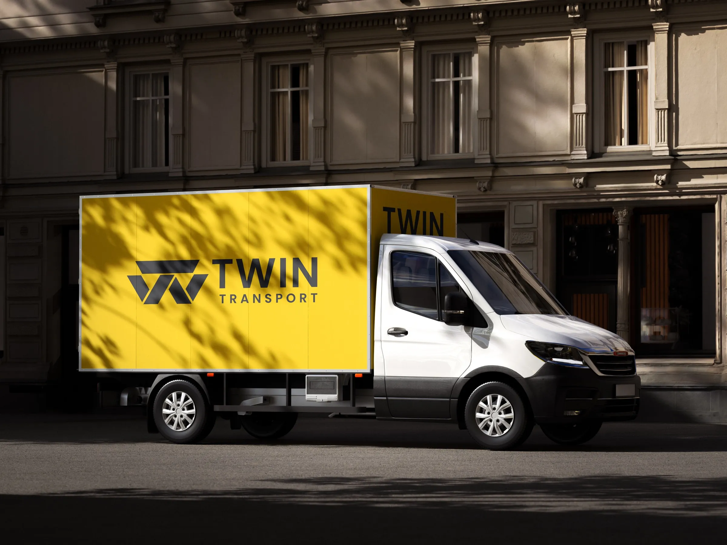 Beschrifteter Lieferwagen von Twin Transport im Einsatz